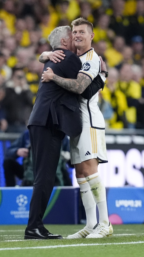 Re Ancelotti e il gregario Carvajal, è ancora Madrid. 15/a Champions League per il Real, 5/a del tecnico e 6/a per il terzino