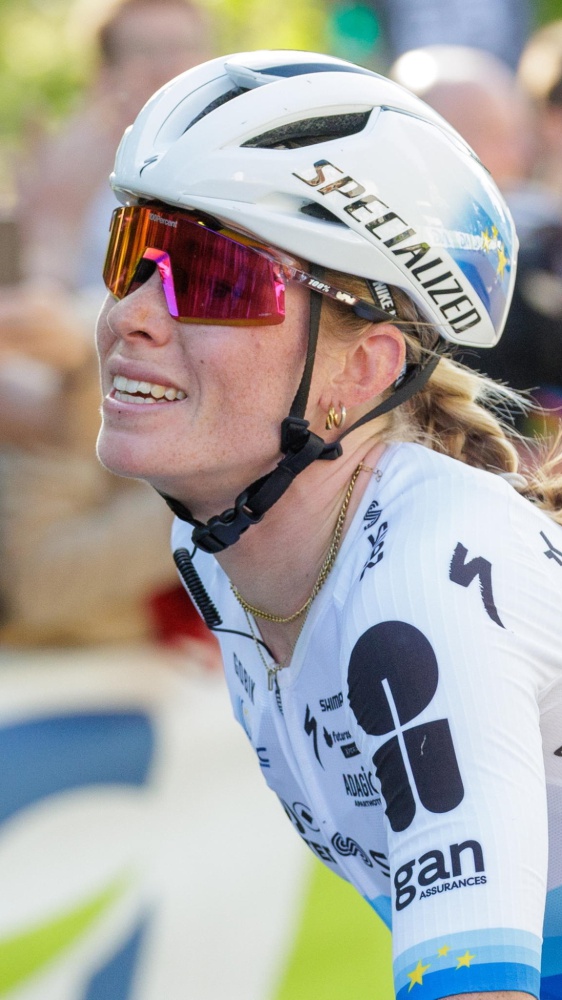 Ribaltone al Giro Women, l’olandese Demi Vollering conquista la corsa; Elisa Longo Borghini vince l’ultima tappa