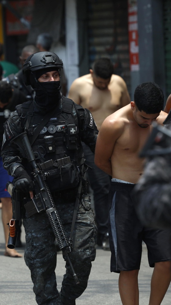 Rio de Janeiro: favelas a ferro e fuoco, oltre cento vittime e altrettanti arresti contro i cartelli della droga