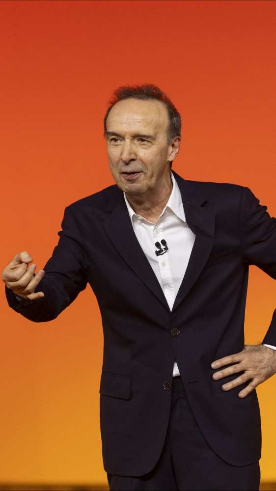 Roberto Benigni ospite questa sera di Bruno Vespa. L’attore lancerà in esclusiva il suo prossimo libro