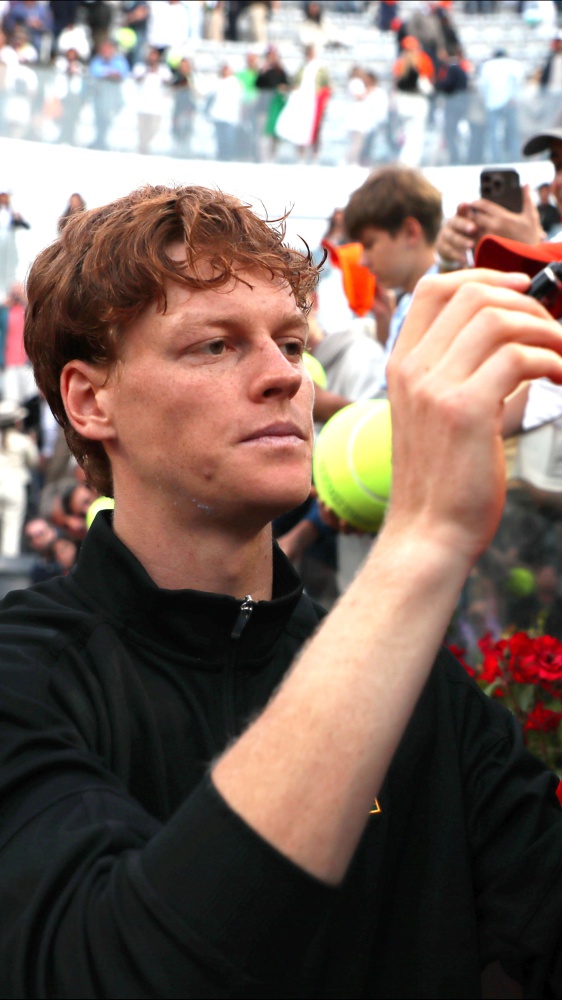 Roland Garros: Jannik Sinner si scalda, Matteo Berrettini rinuncia. I sorteggi di ieri e i possibili incroci