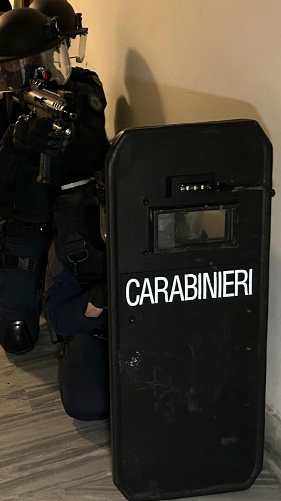 Roma: azzerata organizzazione che controllava la droga in molti quartieri, c'è anche un ex della banda della Magliana