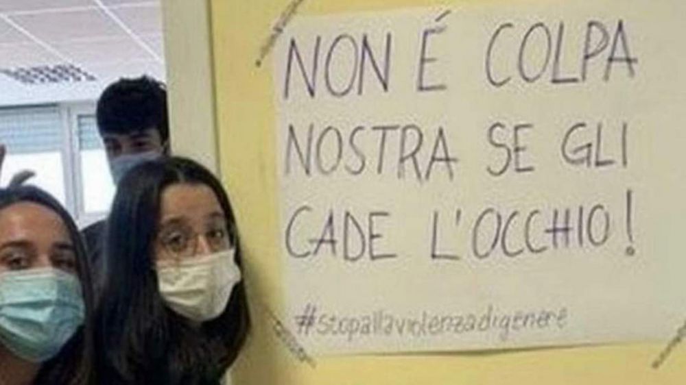 Roma, Liceo Socrate, "niente minigonna o ai docenti cade l'occhio", le studentesse protestano