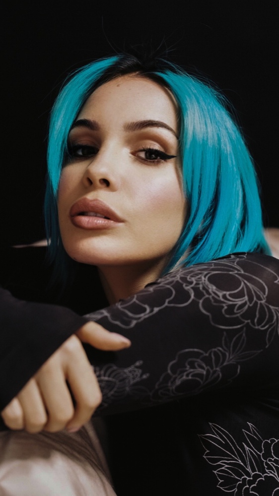 Rose Villain a RTL 102.5: “É un periodo bellissimo per me, si chiude un percorso ma ne inizia uno nuovo. Per la deluxe mi piaceva l’idea di tornare nelle ombre del passato, questa volta a mio agio”