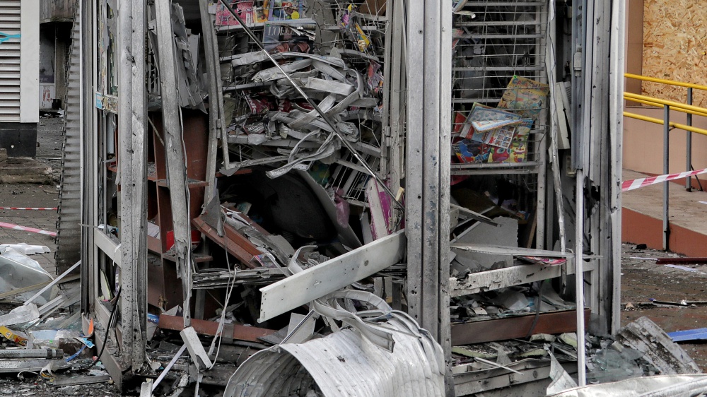 Sale in Ucraina  il bilancio dell’attacco russo a un supermercato mentre Mosca invia rinforzi a Kursk per fermare l’avanzata di Kiev in territorio nemico