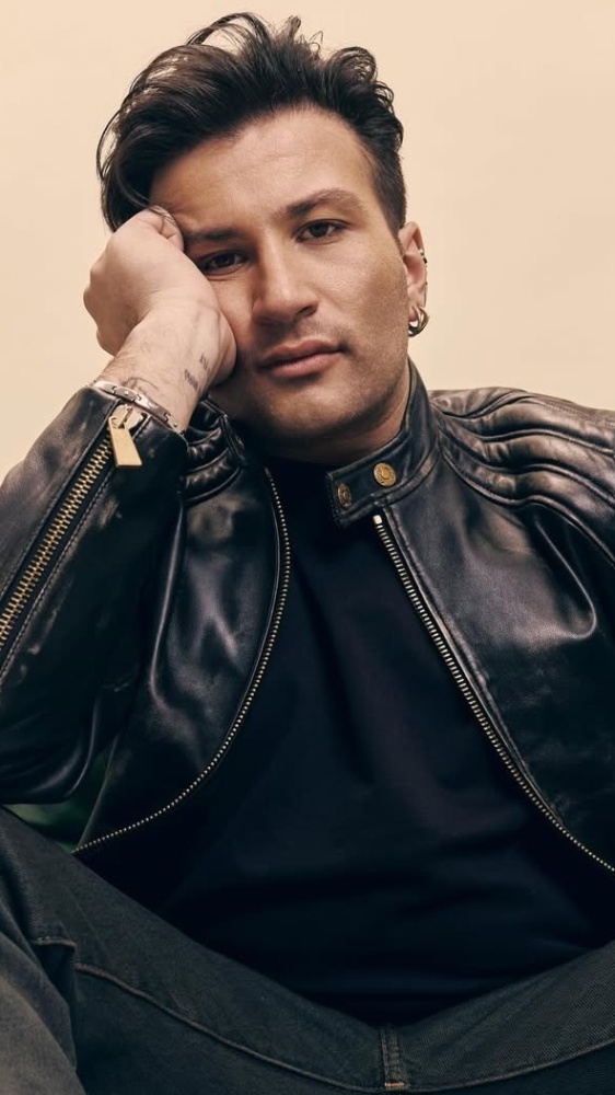 Sanremo 2026, Fabrizio Moro stasera sul palco con Eddie Brock per le cover: "Ho nostalgia della gara"