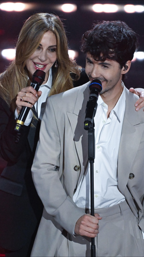 Sanremo 2026, Fulminacci racconta a RTL 102.5 la serata cover: “È stato stupendo fare un’esibizione con Francesca Fagnani”