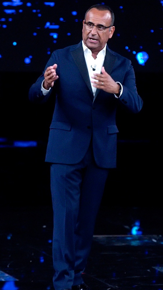 Sanremo 2026: il regolamento ufficiale, 26 i Big in gara (salvo deroghe dell'ultimo momento). Carlo Conti stasera al Tg1