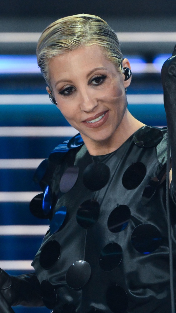 Sanremo 2026, Malika Ayane con Claudio Santamaria: ecco il duetto di stasera