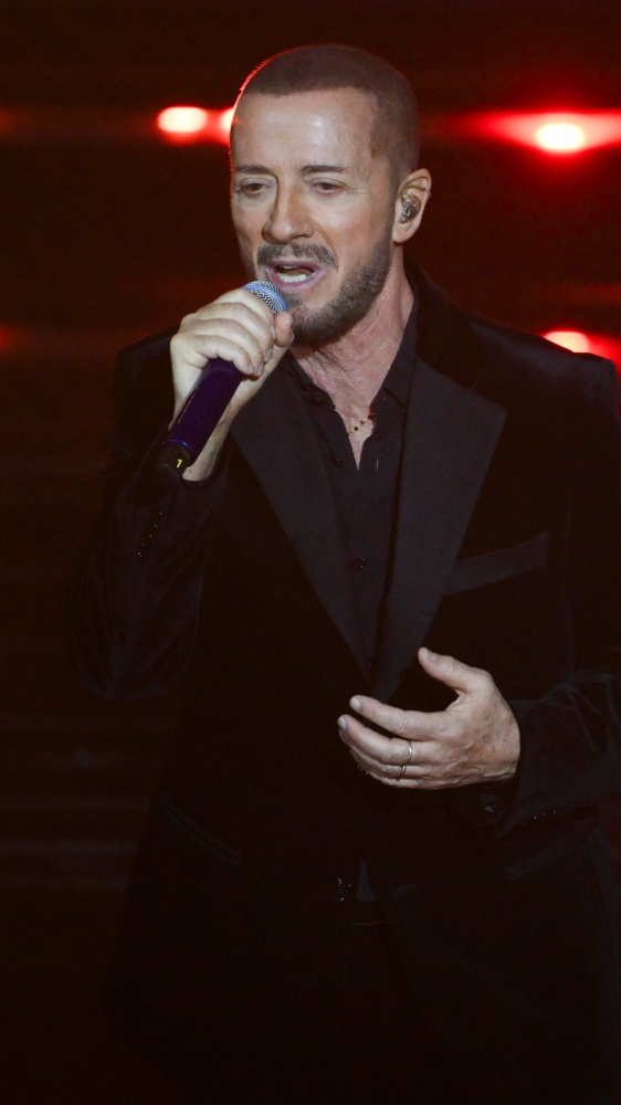 Sanremo 2026, Raf con The Kolors nella serata dei duetti: cantano "The Riddle" di Nik Kershaw