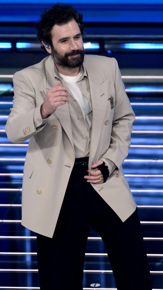 Sanremo 2026, Tommaso Paradiso duetta con gli Stadio, ecco cosa c’è da sapere sulla cover