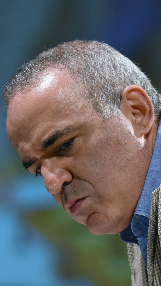Nuovi arresti in Russia. Ci sono anche il campione di scacchi Kasparov e il giornalista di Forbes Mingazov