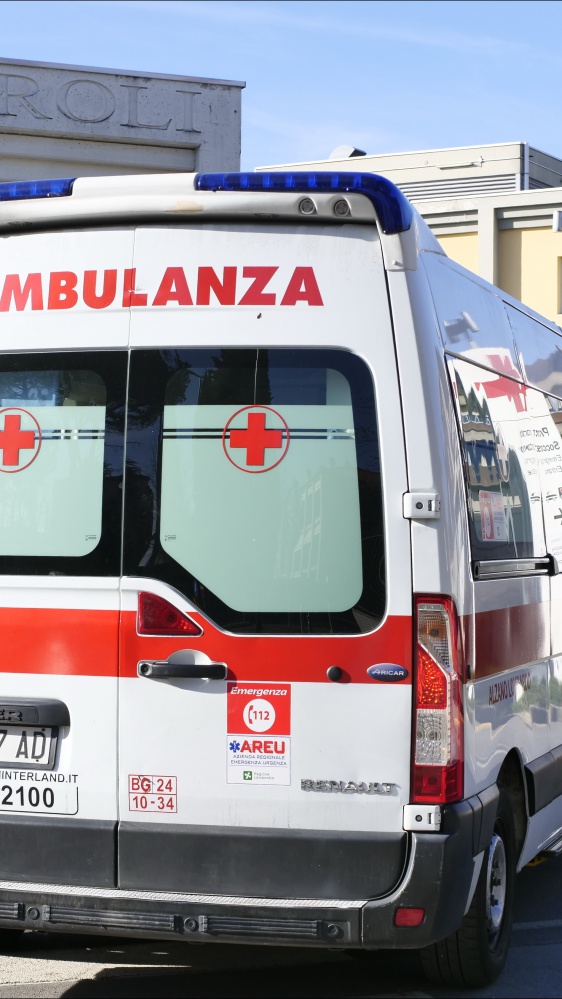 Scava buca in spiaggia, 17enne muore sotto la sabbia a Montalto di Castro