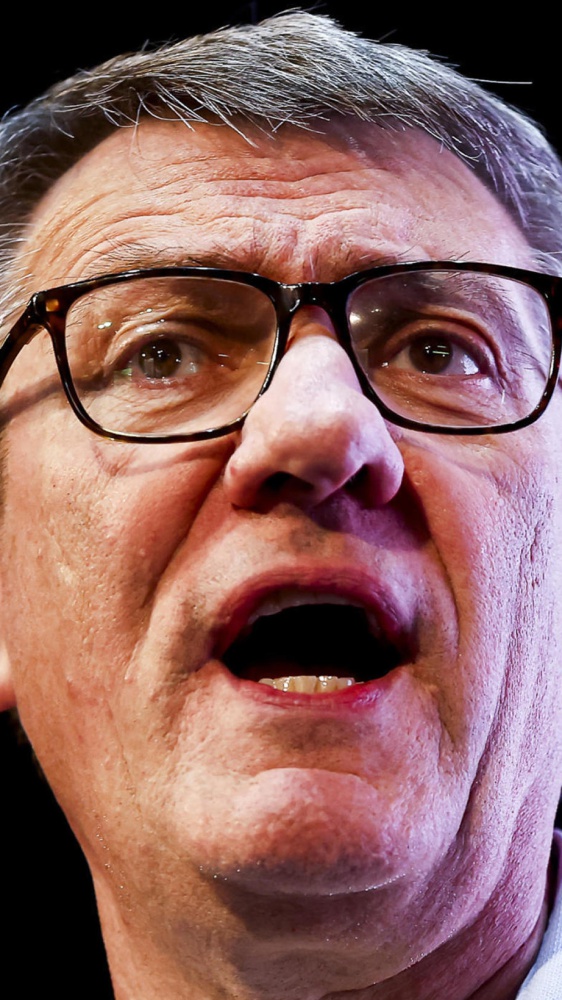 Sciopero generale, Landini (Cgil): “Andremo avanti fino alla vittoria”. Ma Salvini: “Disagi limitati”