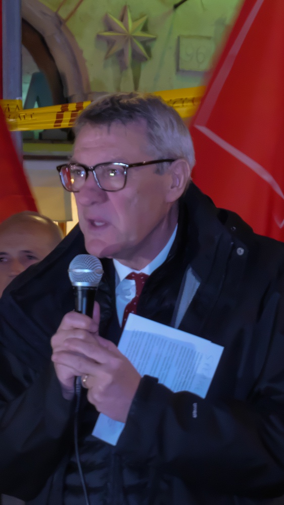 Sciopero, Landini (Cgil) attacca: “Rivoltiamo il Paese come un guanto”. E a Torino scontri con la polizia