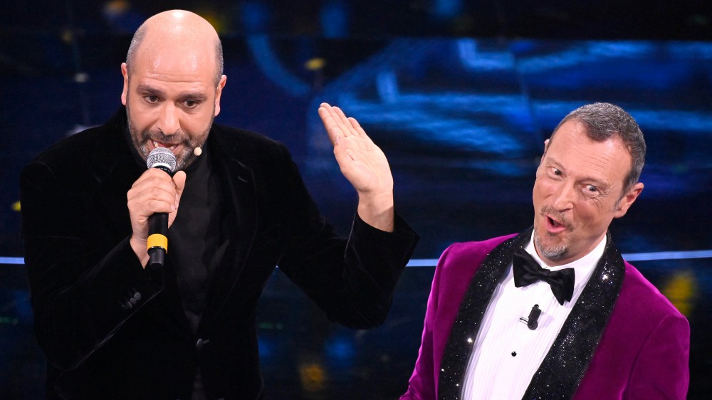 Seconda serata del Festival di Sanremo, Checco Zalone con una favola per condannare l'omofobia, Laura Pausini duetta con Mika