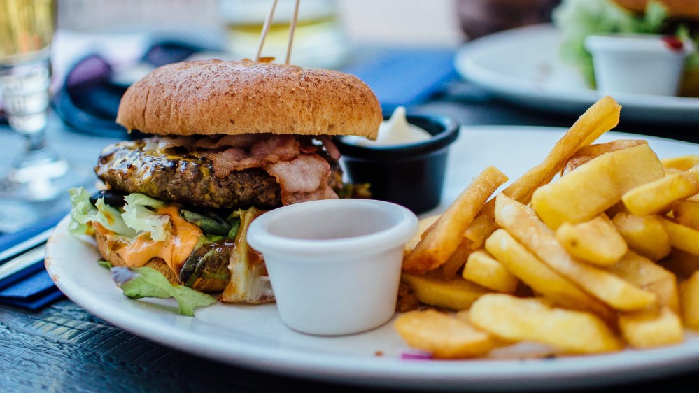 Senza pubblicità di cibo spazzatura migliorano le abitudini alimentari dei cittadini, la ricerca inglese