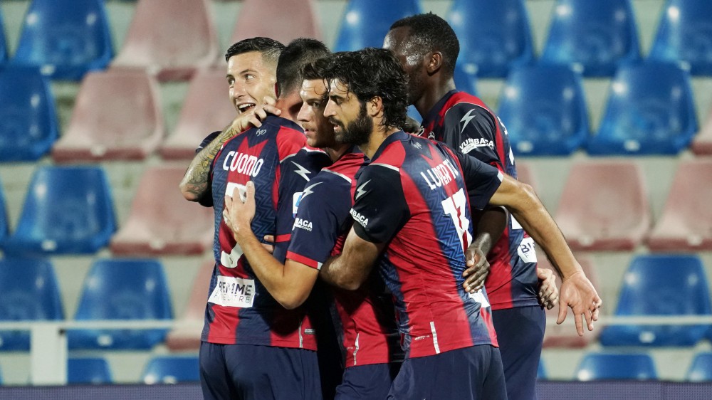 Serie A, il Crotone conquista la prima vittoria, battuto lo Spezia, l'Udinese vince in trasferta contro il Torino, Il Verona batte all'Olimpico la Lazio