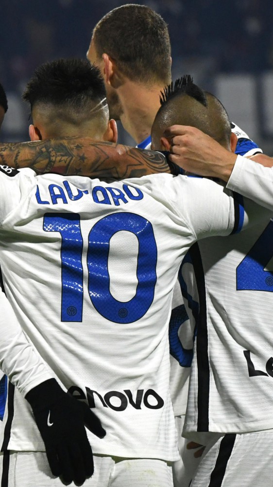 Serie A, la diciottesima giornata cominciata con  i successi dell'Inter e della Lazio, nerazzurri a quota 43