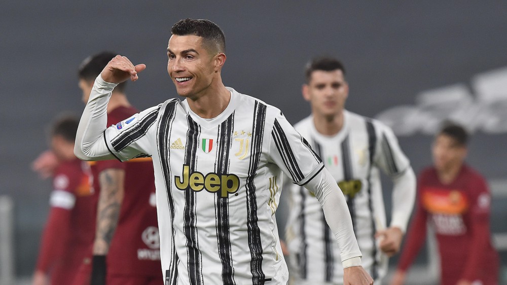Serie A,  la Juventus batte la Roma 2-0 e sale al terzo posto, Genoa-Napoli 2-1, pareggio 3-3 tra Atalanta e Torino, Sassuolo-Spezia 1-2