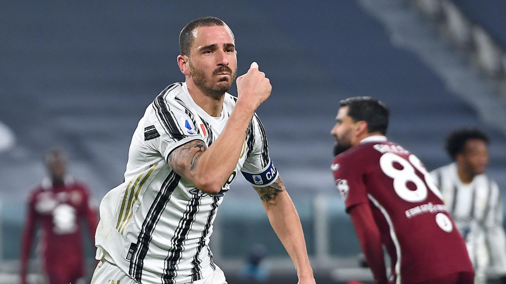 Serie A, la Juventus vince il derby in rimonta con il Torino 2-1, la Lazio batte lo Spezia 1-2, l'Inter sconfigge il Bologna 3-1 e sale al secondo posto