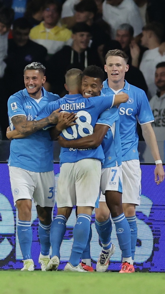 Serie A, Napoli-Como 3-1, Verona-Venezia 2-1