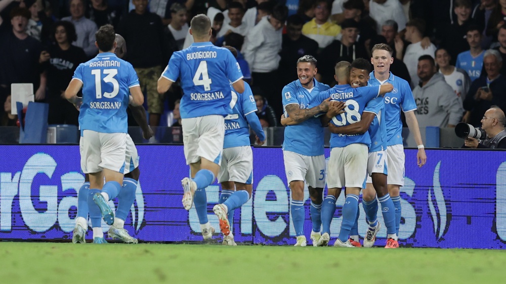 Serie A, Napoli-Como 3-1, Verona-Venezia 2-1