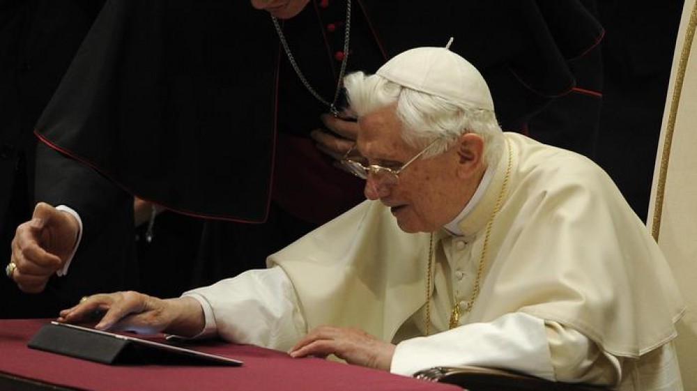 Si aggravano le condizioni di salute del Papa emerito Benedetto Sedicesimo, faticherebbe a esprimersi