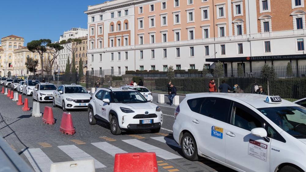 Sicurezza sui Taxi, la proposta del fiscalista Ezio Stellato: "Un vetro antisfondamento da detrarre dalle tasse"