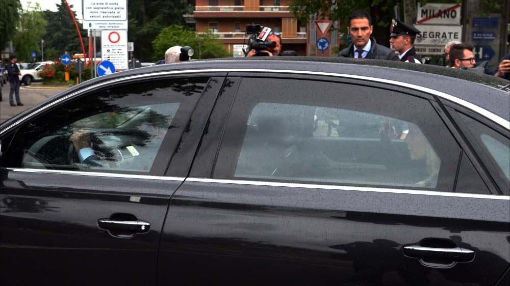 Silvio Berlusconi torna a casa. L'ex premier dimesso dal San Raffaele dopo quarantacinque giorni