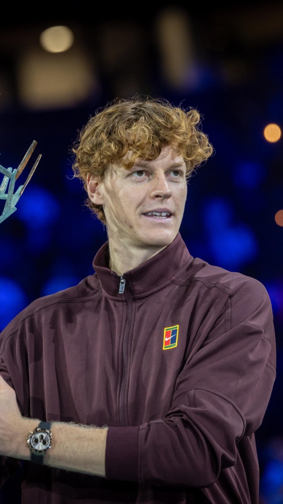 Sinner trionfa al Masters 1000 di Parigi e torna numero uno al mondo