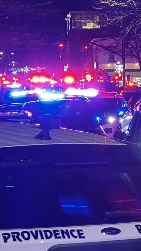 Sparatoria alla Brown University, due studenti uccisi e nove feriti mentre prosegue la caccia al killer