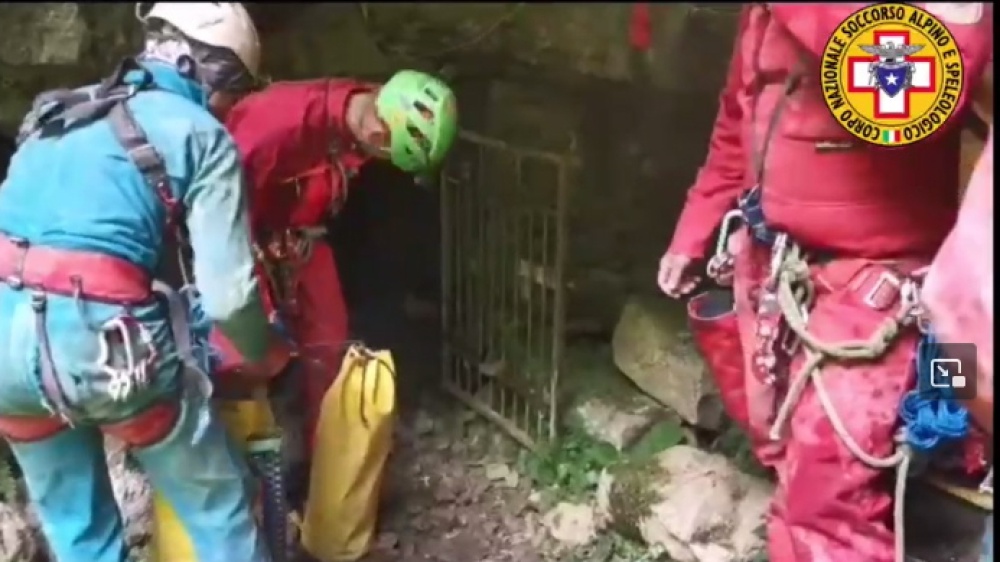 Speleologa intrappolata in una grotta nella Bergamasca, si trova a 4 ore dalla zona di uscita