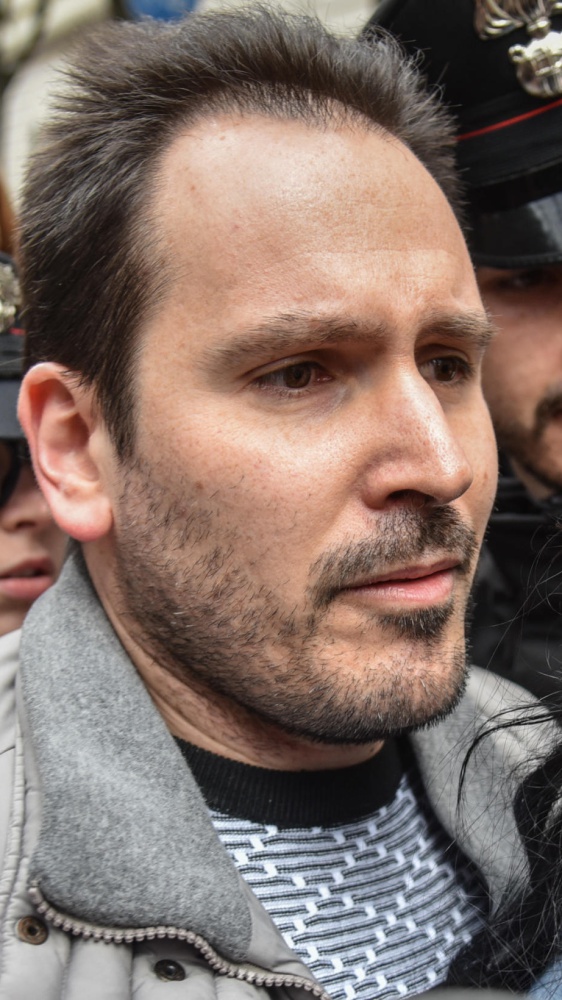 Andrea Sempio, convocato per il prossimo 6 maggio dai pm di Pavia che lo accusano di essere il responsabile dell'omicidio di Chiara Poggi, sta pensando se fare il 'bis' e, come aveva già fatto un anno fa, non rendere l'interrogatorio. Per come stanno
