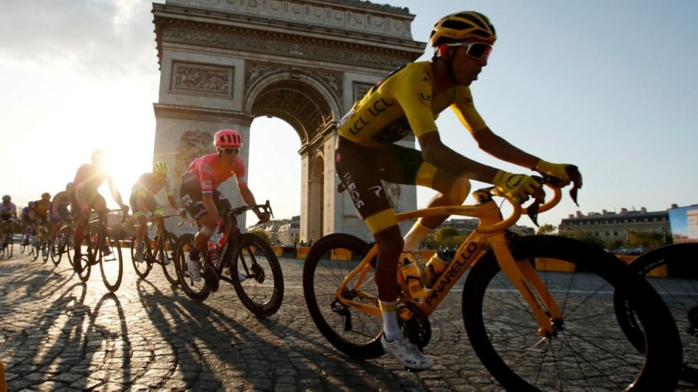 Stagione di ciclismo 2020: si corre in sella al caos e al paradosso, e il Giro d'italia ne fa le spese
