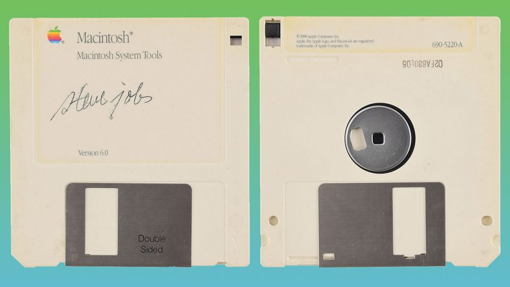 Steve Jobs, floppy disk con suo autografo venduto a 84mila dollari
