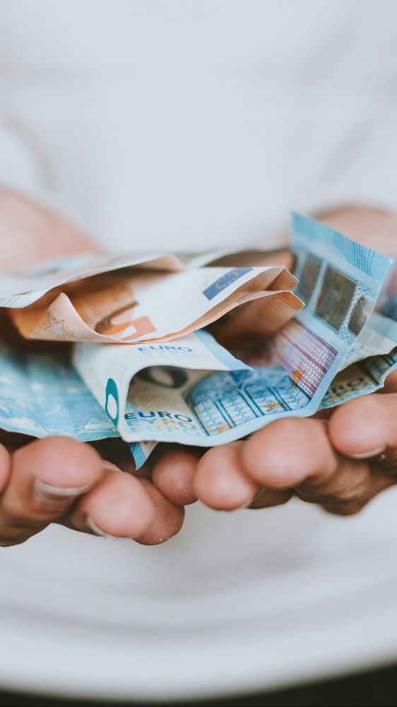 Stop ai bonifici ordinari: dal 2 al 6 aprile possibili ritardi. Ecco cosa può accadere