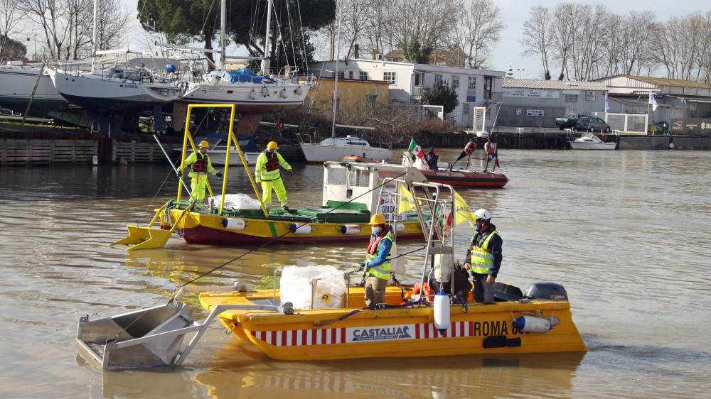 Stop ai rifiuti in mare, arriva in Italia la flotta anti-inquinamento; il materiale recuperato sarà riciclato