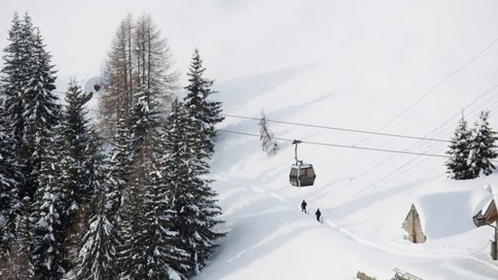 Stop allo sci, protestano le Regioni, impianti aperti contro l'ordinanza di Speranza a Vigezzo, in val d'Ossola