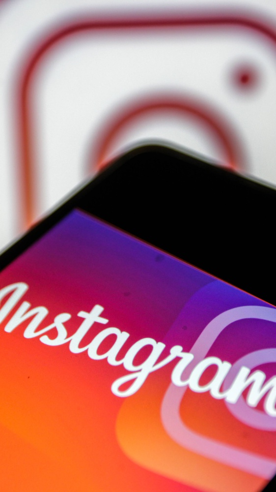 Stretta Instagram, arrivano gli account per teenager: ecco cosa cambia per minori e genitori