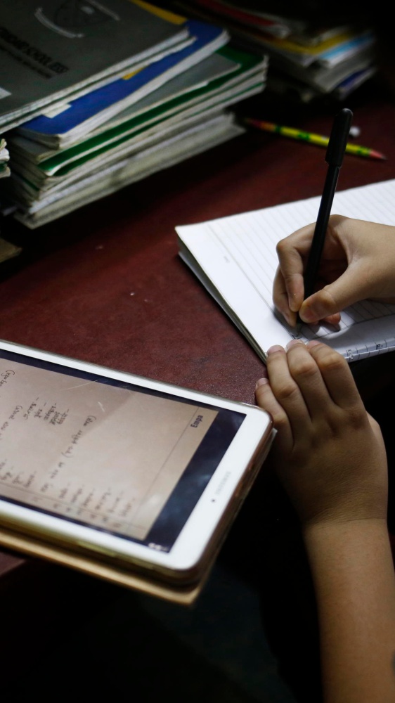 Svezia, ritorno all'analogico per la scuola. E promuove l’uso maggiore di libri, carta e penne tradizionali