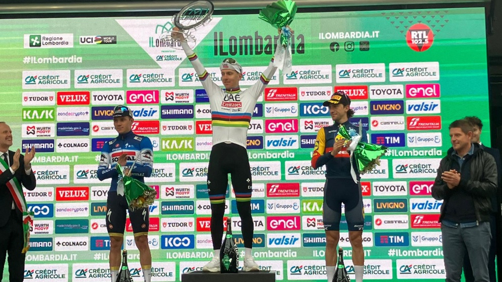 Tadej Pogacar senza limiti, lo sloveno vince anche il Lombardia