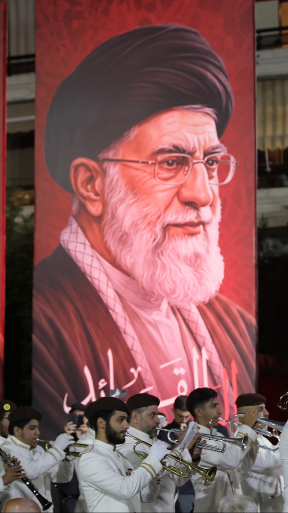 Teheran sotto il fuoco americano, mentre si celebrano i funerali di Khamenei