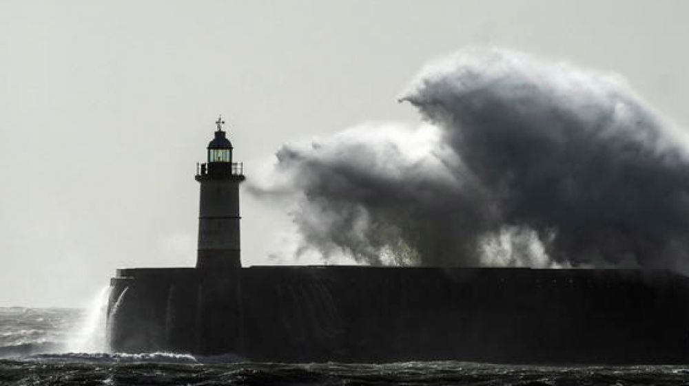 Tempesta Ciara arrivata in Italia, allerta mareggiate nel Centro-Sud