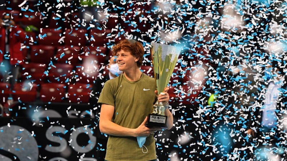 Tennis, a Sofia è nata una stella, Jannik Sinner vince il suo primo torneo Atp, non ha nemmeno 20 anni