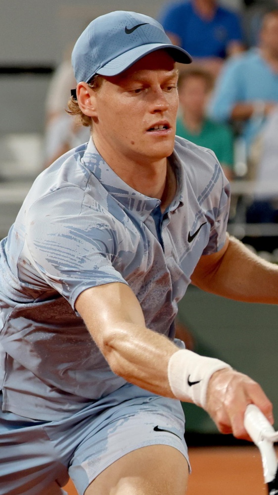 Tennis: al Roland Garros, esordio in discesa per  Jannik Sinner che batte in tre set Clèment Tabur