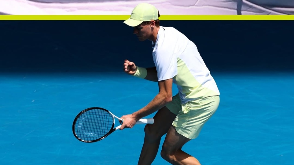 Tennis, buona la prima per Jannik Sinner agli Australian Open che batte Nicolas Jarry, bene anche Bronzetti