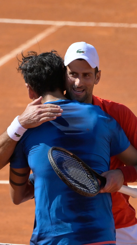 Tennis, Internazionali BNL d'Italia, Novak Djokovic eliminato, fuori anche Darderi contro Zverev