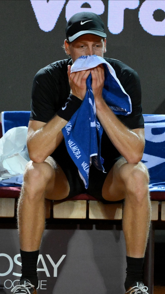 Tennis, Internazionali BNL d'Italia: Sinner-Medvedev rinviata per pioggia, Darderi eliminato in semifinale