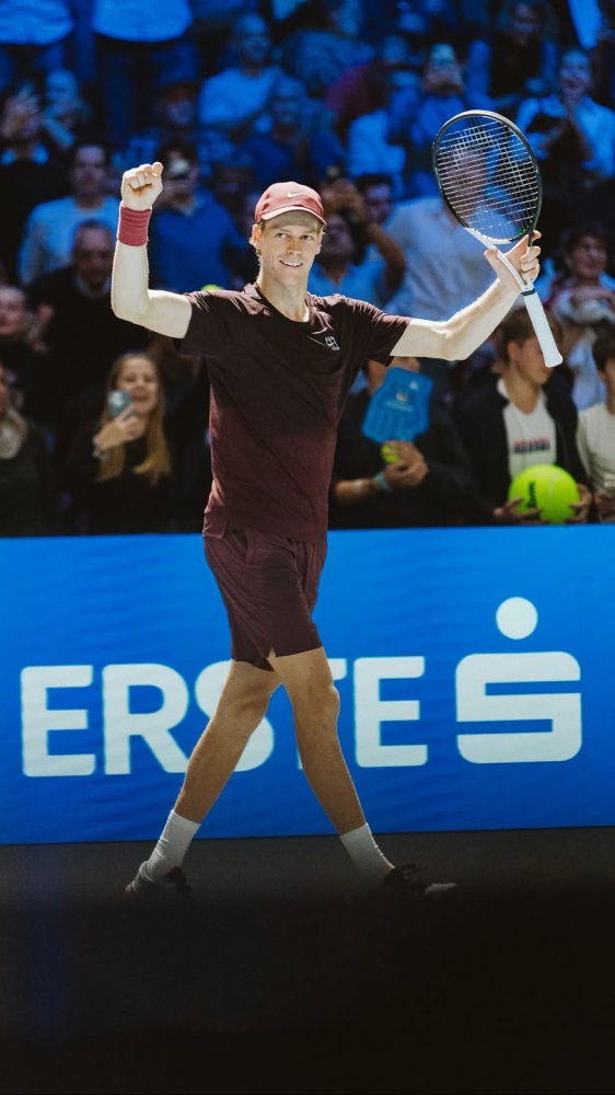 Tennis, Jannik Sinner re di Vienna, battuto Zverev in finale in quasi 3 ore